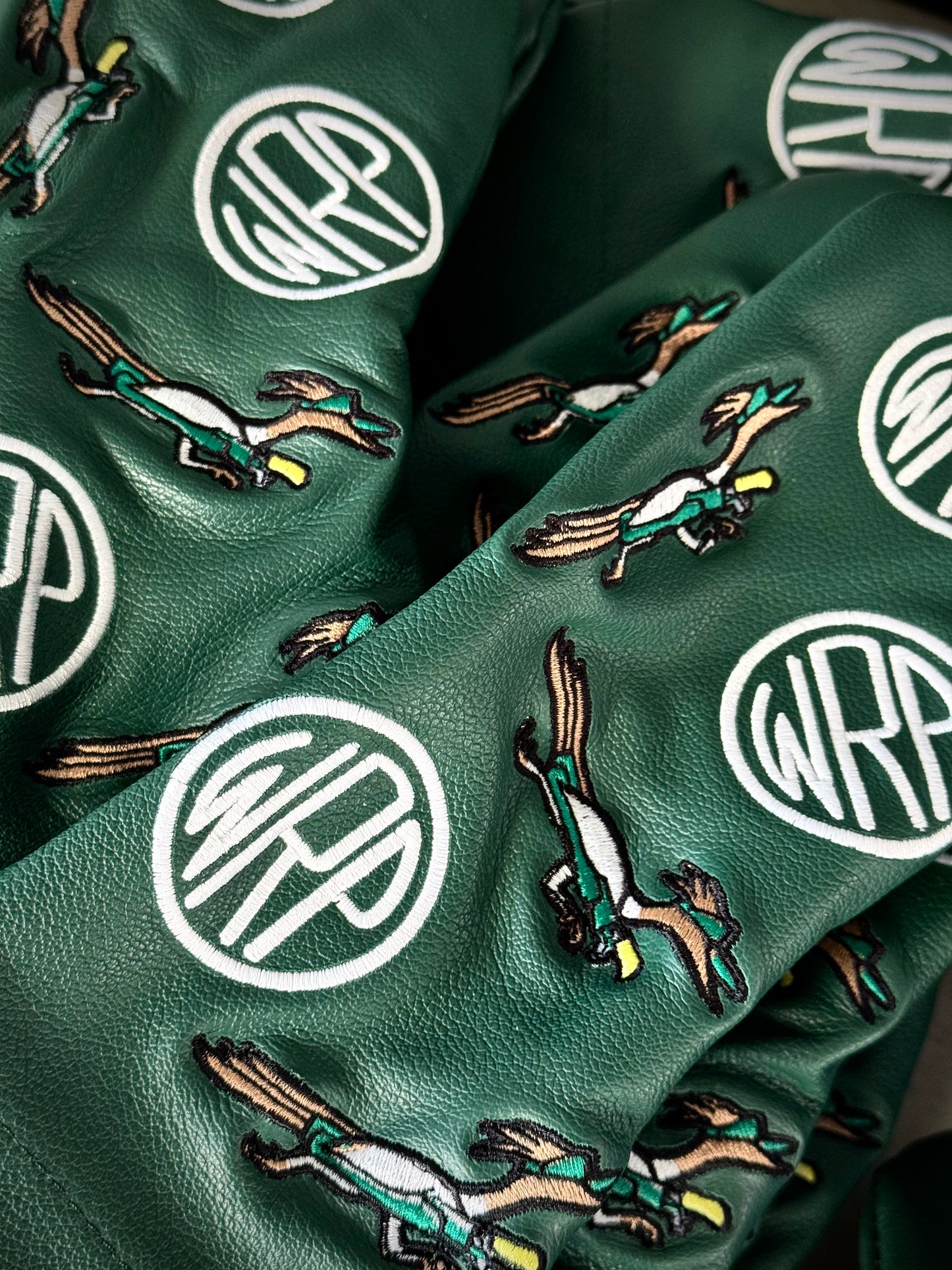Fairway Wood and Hybrid Covers. Beep! Caddie bib logo